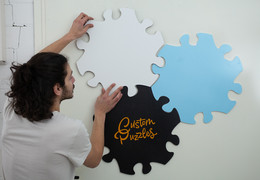 modulare Puzzleteile HEX-Endlos mit Logo